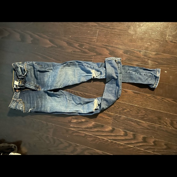 Forever 21 ripped skinny jeans - Picture 1 of 3